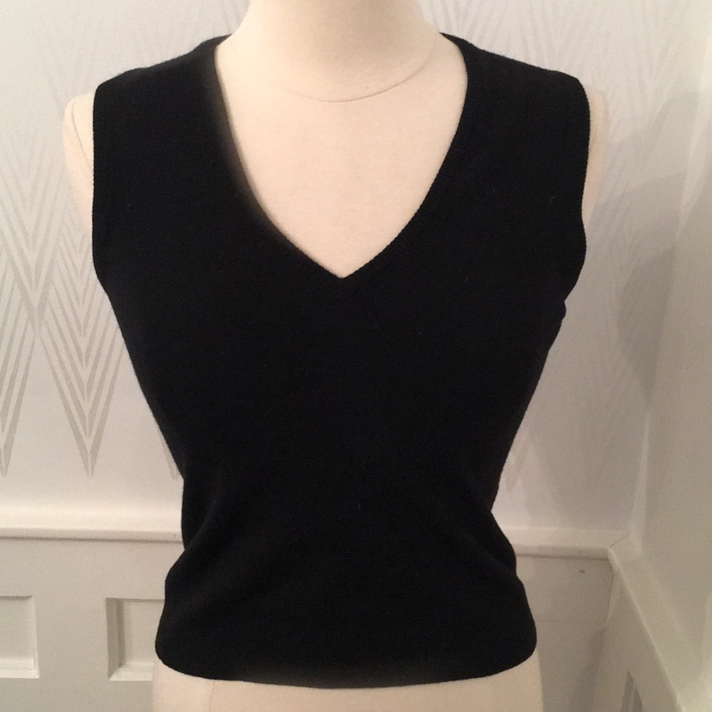 Theory sweater vest size m